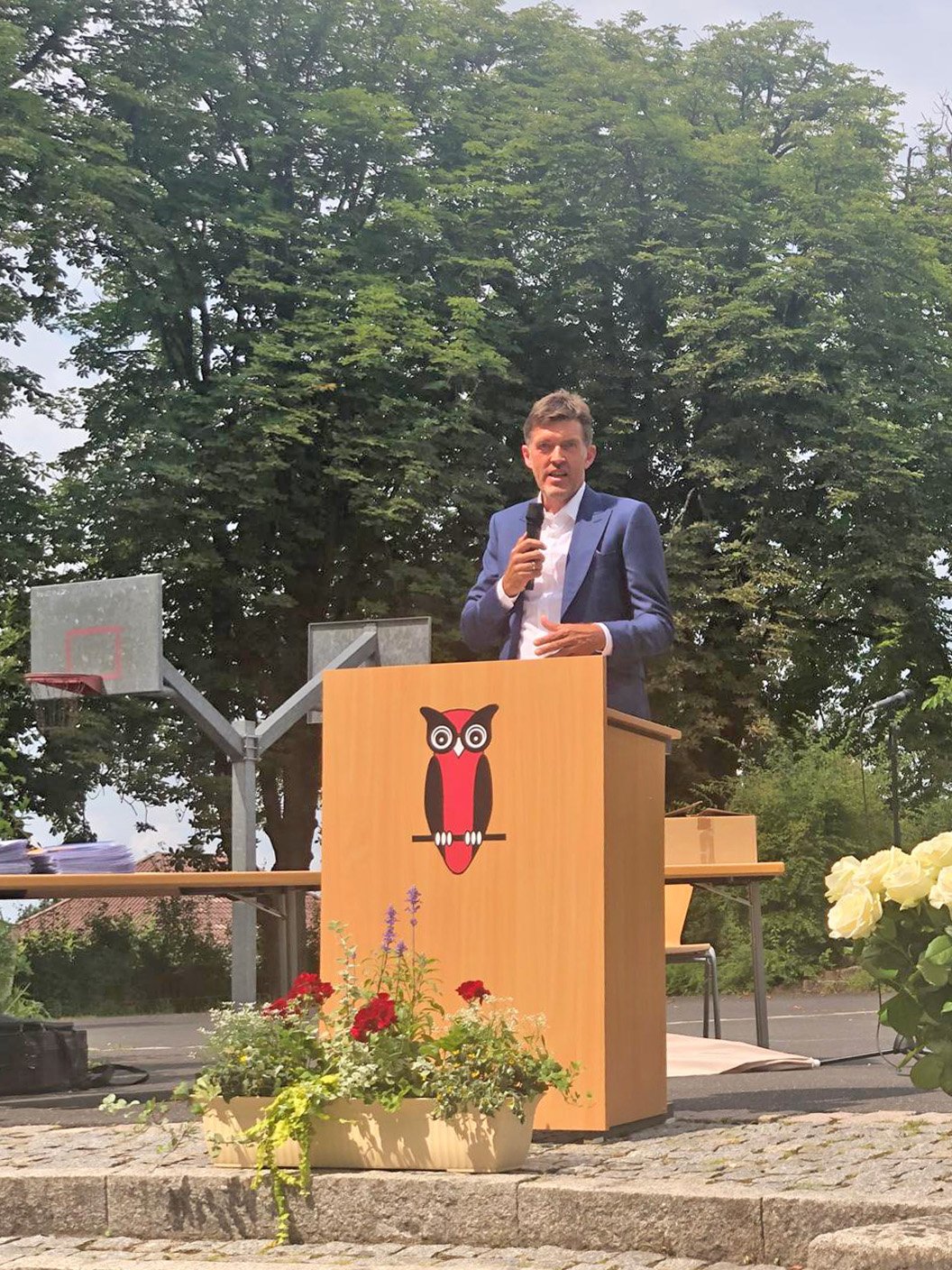 Elternbeiratsvorsitzender Andreas Blankenburg bei der Abiturfeier 2024